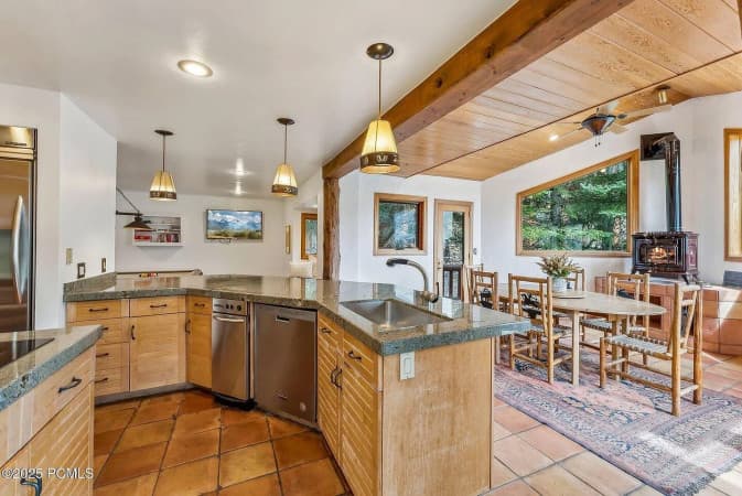 Kitchen alternate view